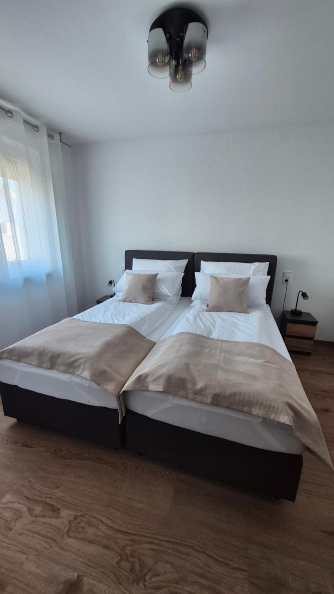 Apartments Seibel Doppel-Zweibettzimmer Mit Bad Ройтлинген Экстерьер фото